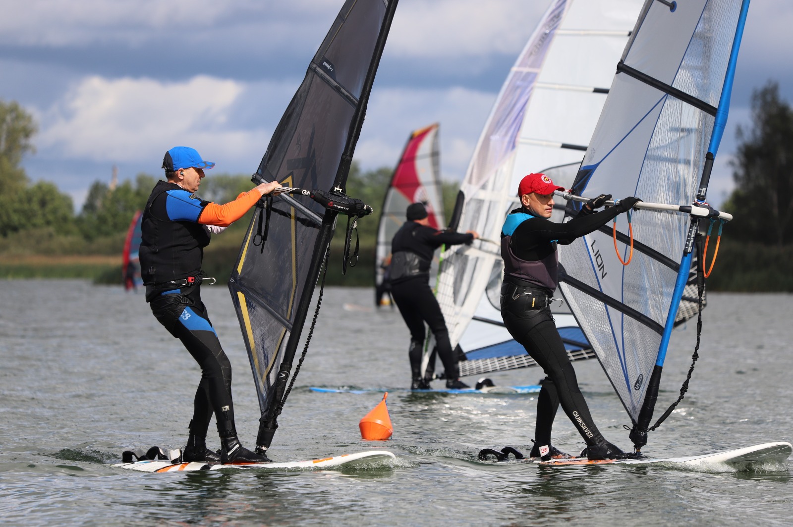 Regaty o Puchar Akademii Windsurfingu odbyły się w Kunicach