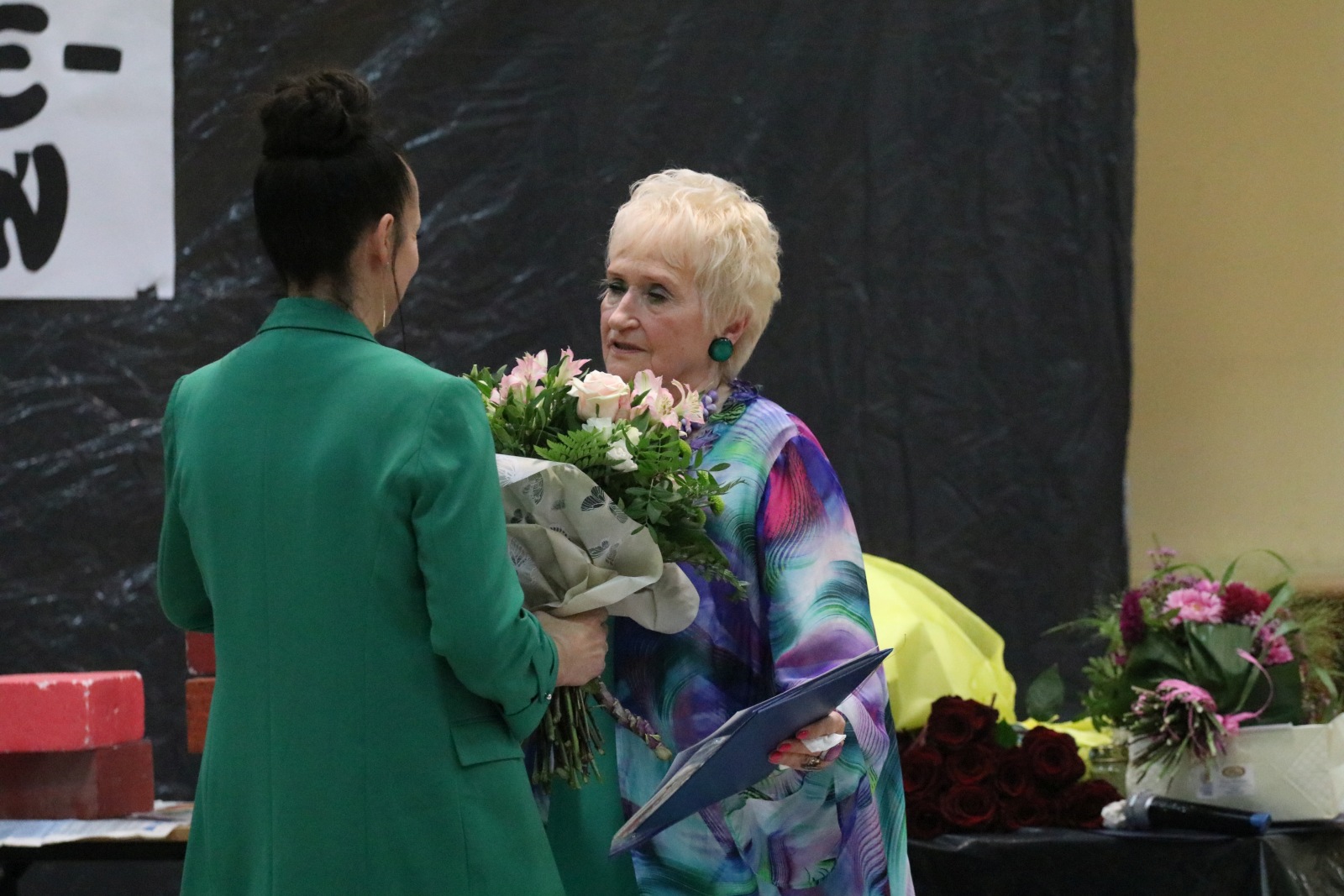 Uczniowie zorganizowali benefis Jubilatce Bogumile Słomczyńskiej