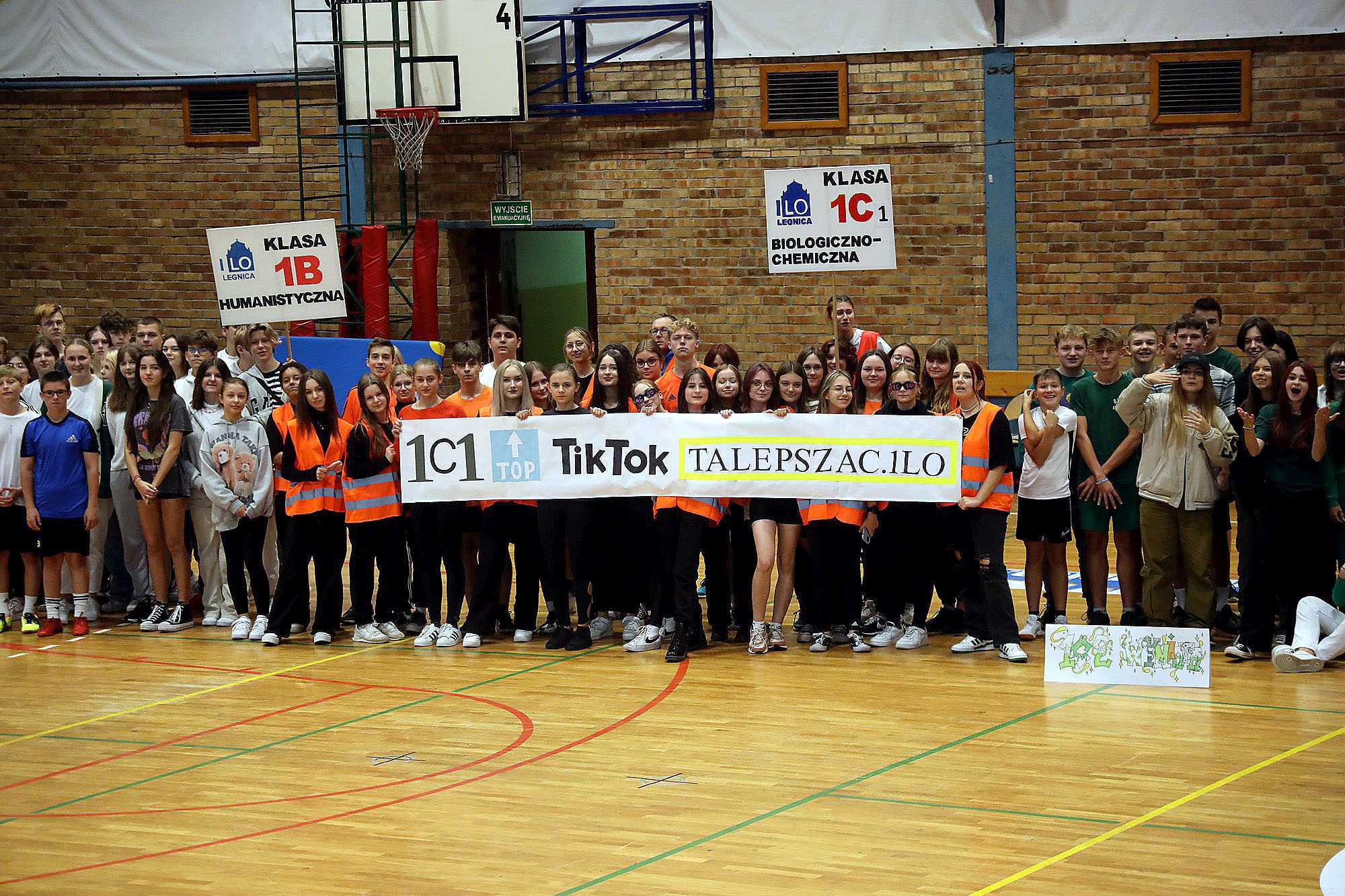 Adapciak czyli integra klas pierwszych I LO w Legnicy