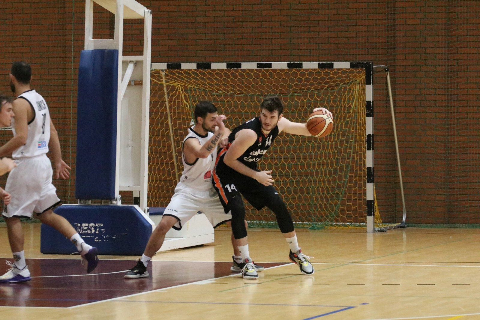 Sensacyjne zwycięstwo KS Basket Legnica na inaugurację sezonu