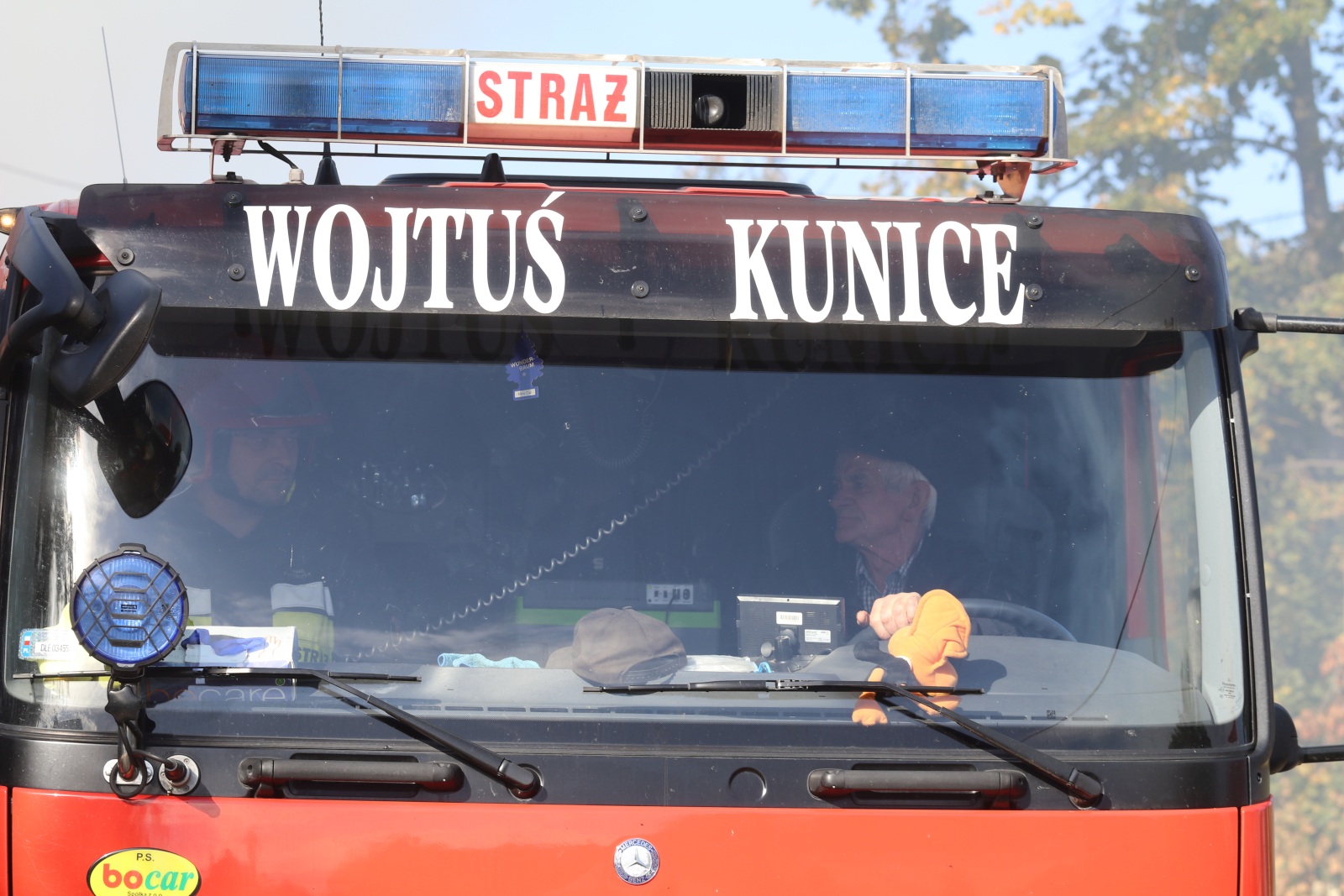 Kilka zastępów straży gasi pożar budynku w Koskowicach