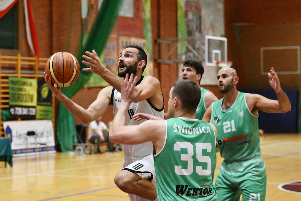 KS Basket Legnica ponownie wygrywa w trzeciej lidze