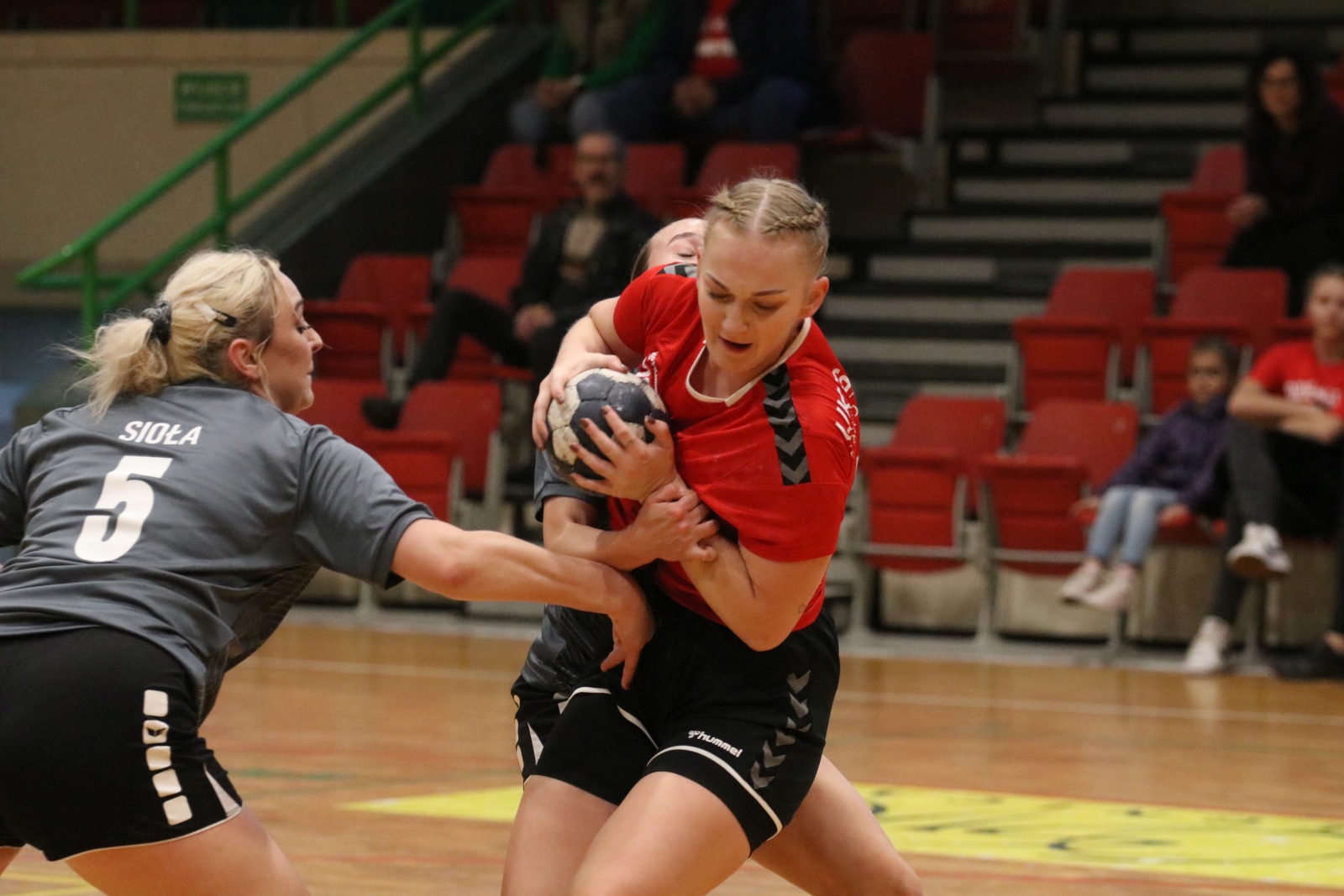 Świetna końcówka w wykonaniu UKS Dziewiątki Legnica