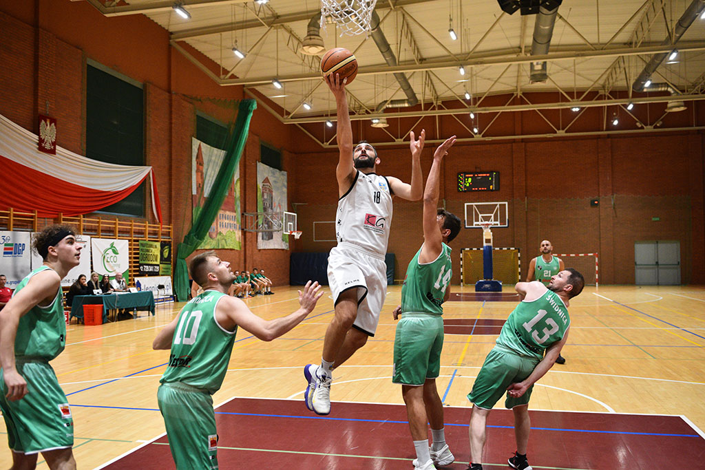 KS Basket Legnica ponownie wygrywa w trzeciej lidze