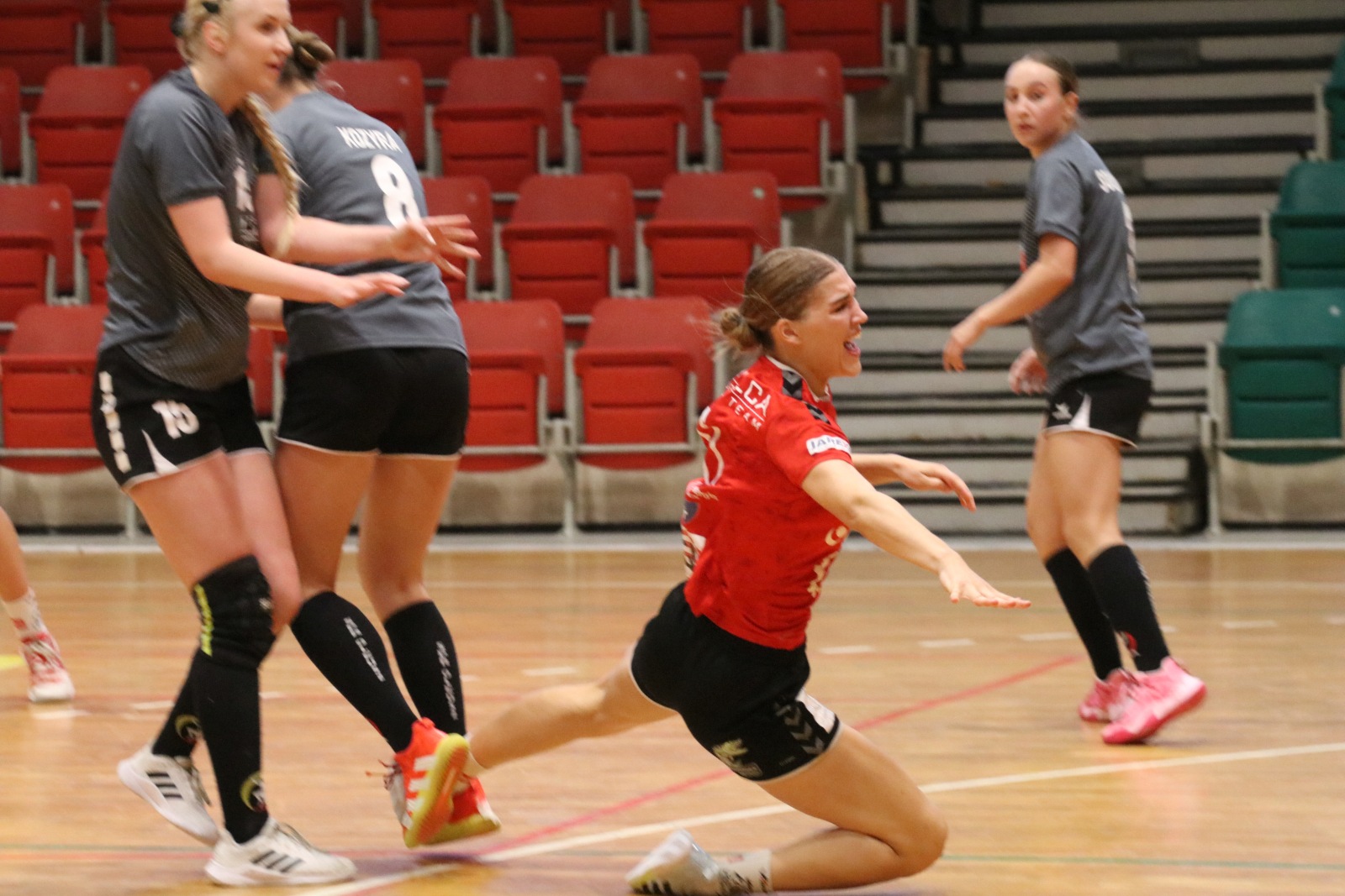 Świetna końcówka w wykonaniu UKS Dziewiątki Legnica