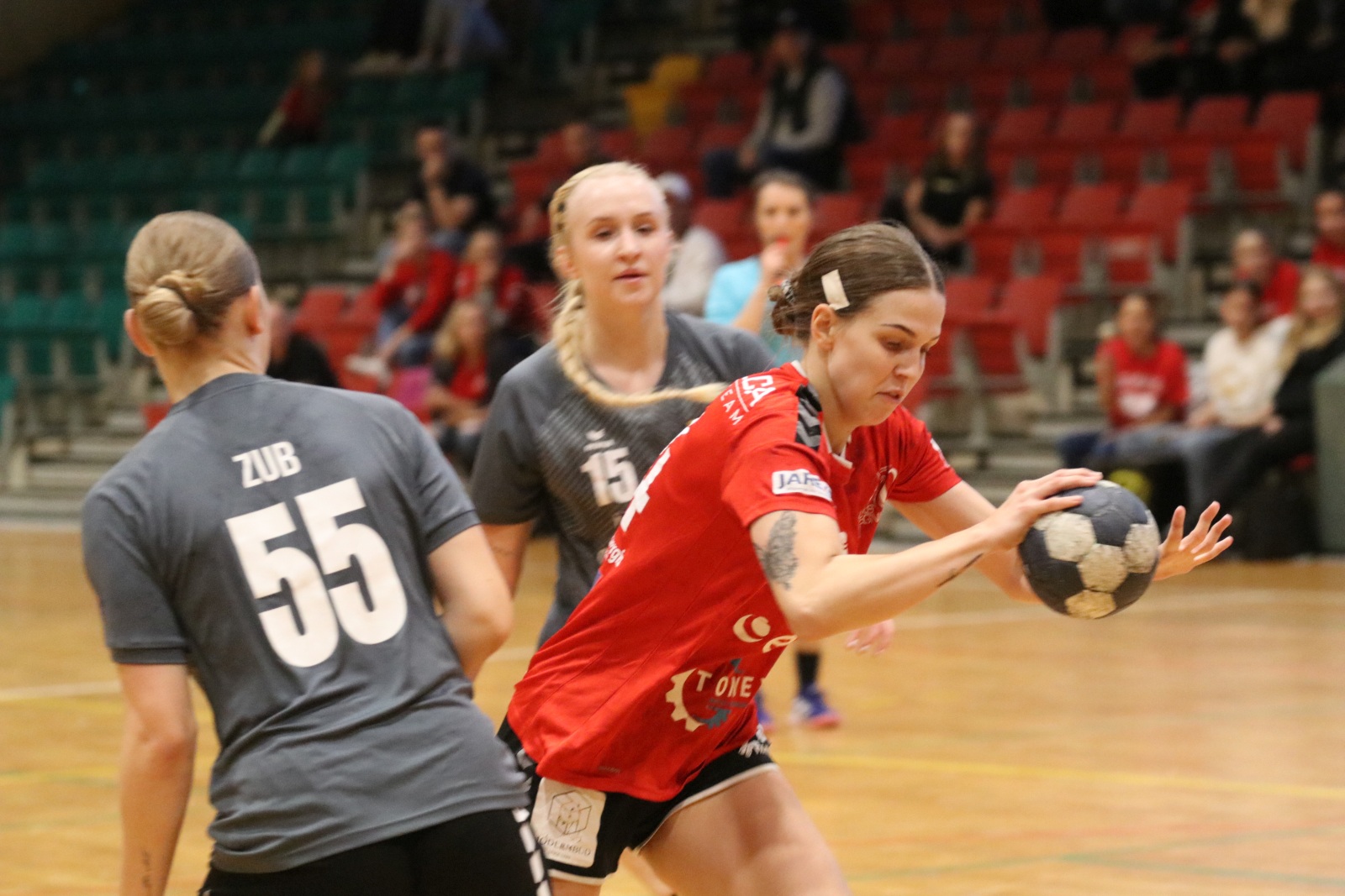Świetna końcówka w wykonaniu UKS Dziewiątki Legnica