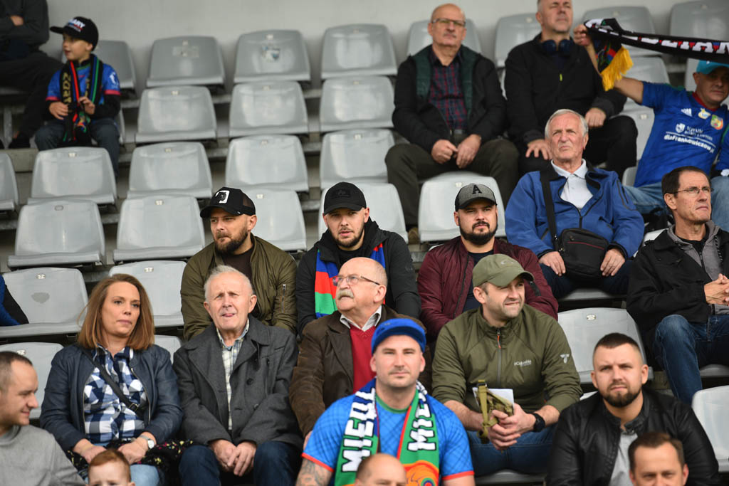 Kibice na meczu Miedzi z Cracovią