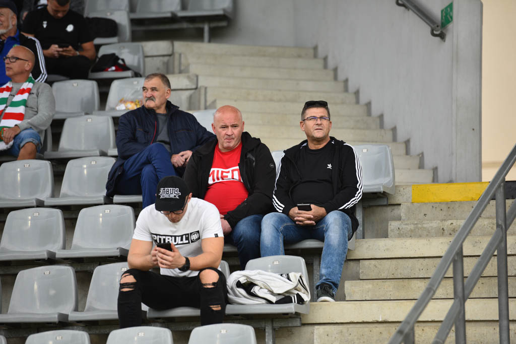 Kibice na meczu Miedzi z Cracovią