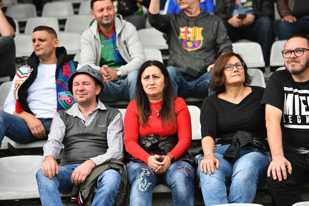 Kibice na meczu Miedzi z Cracovią