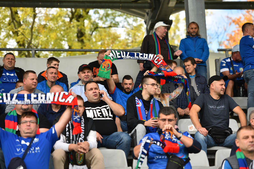 Kibice na meczu Miedzi z Cracovią