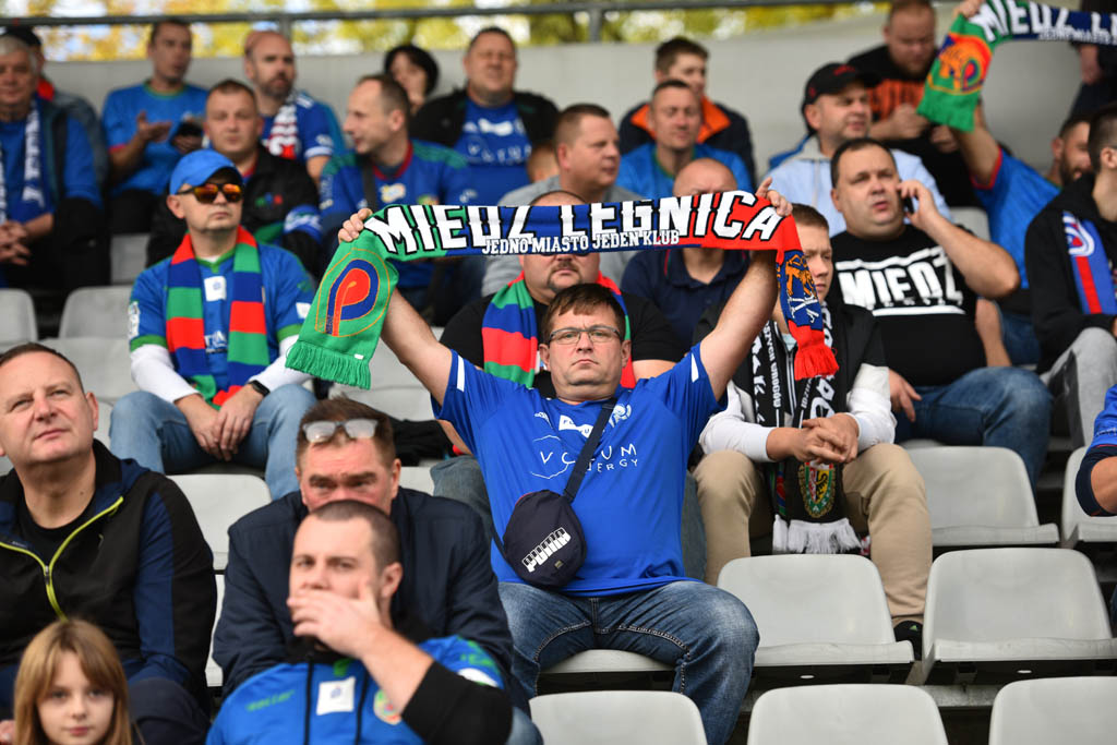 Kibice na meczu Miedzi z Cracovią