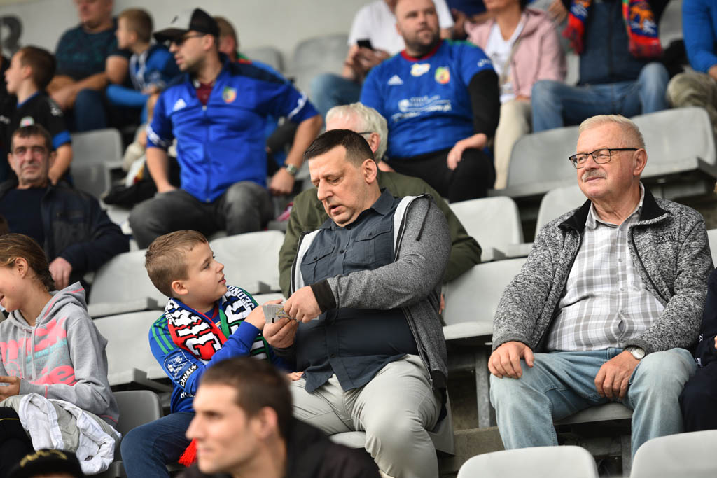 Kibice na meczu Miedzi z Cracovią