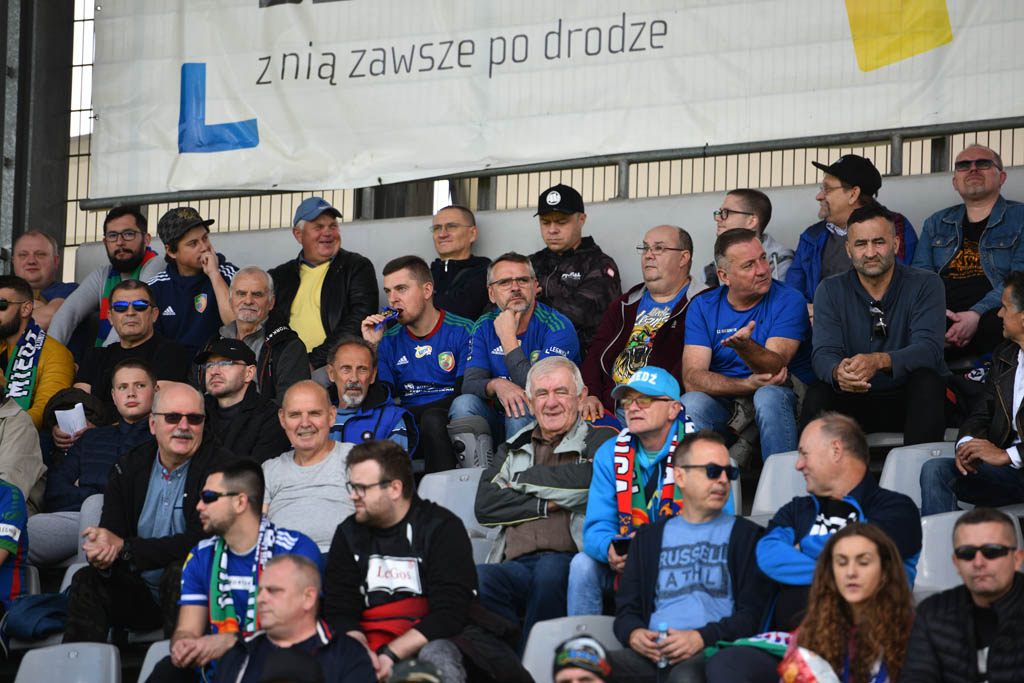 Kibice na meczu Miedzi z Cracovią