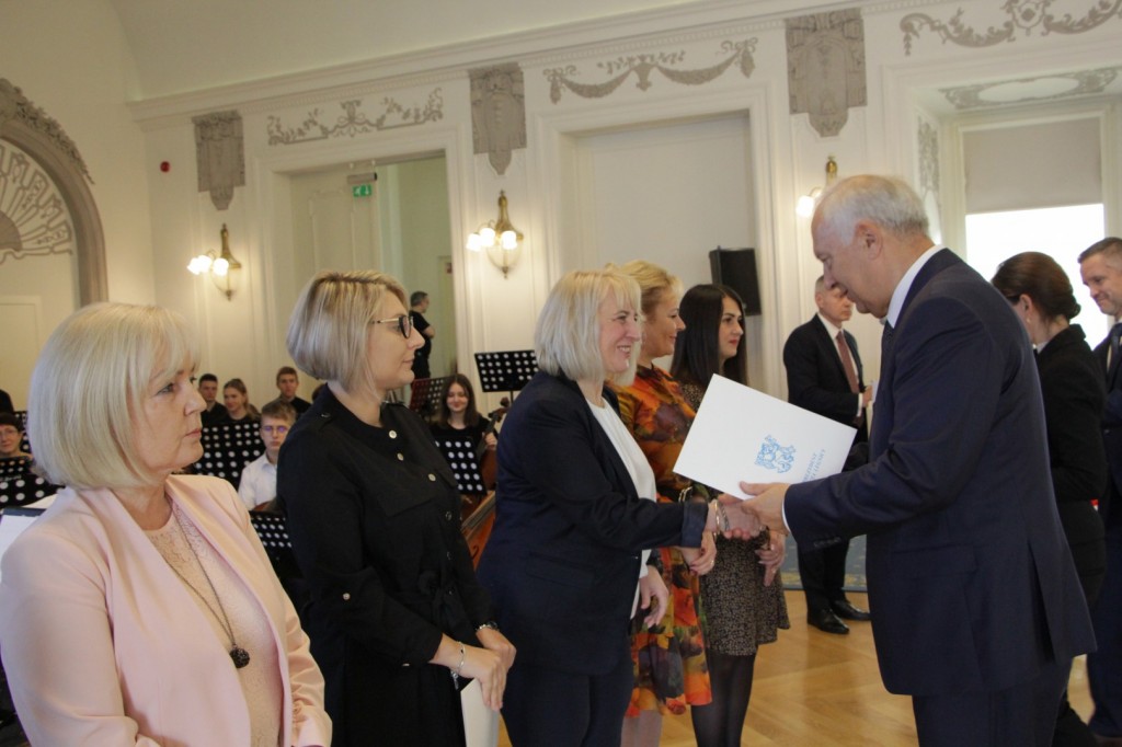 Prezydent podziękował i nagrodził legnickich nauczycieli