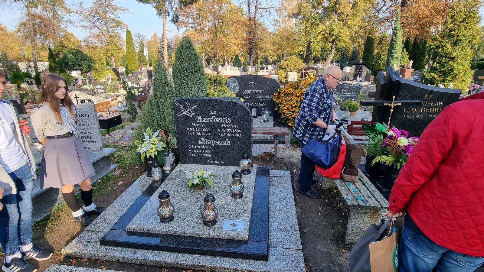 Zapalili znicze na grobach bohaterów Powstania Wielkopolskiego