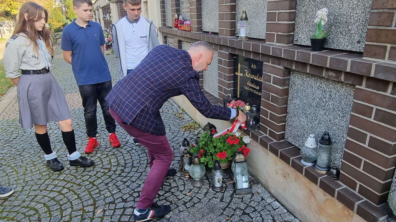 Zapalili znicze na grobach bohaterów Powstania Wielkopolskiego
