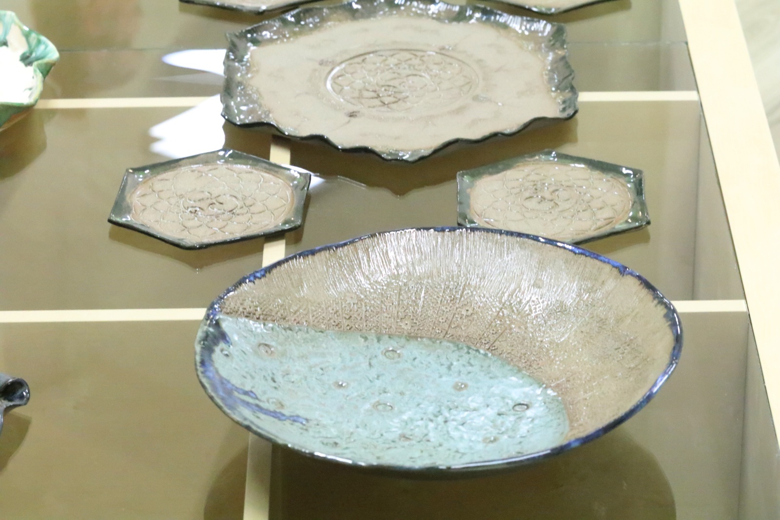 W Domu Kultury Atrium można podziwiać makramy i ceramikę