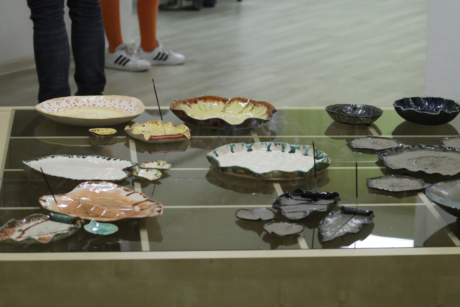 W Domu Kultury Atrium można podziwiać makramy i ceramikę