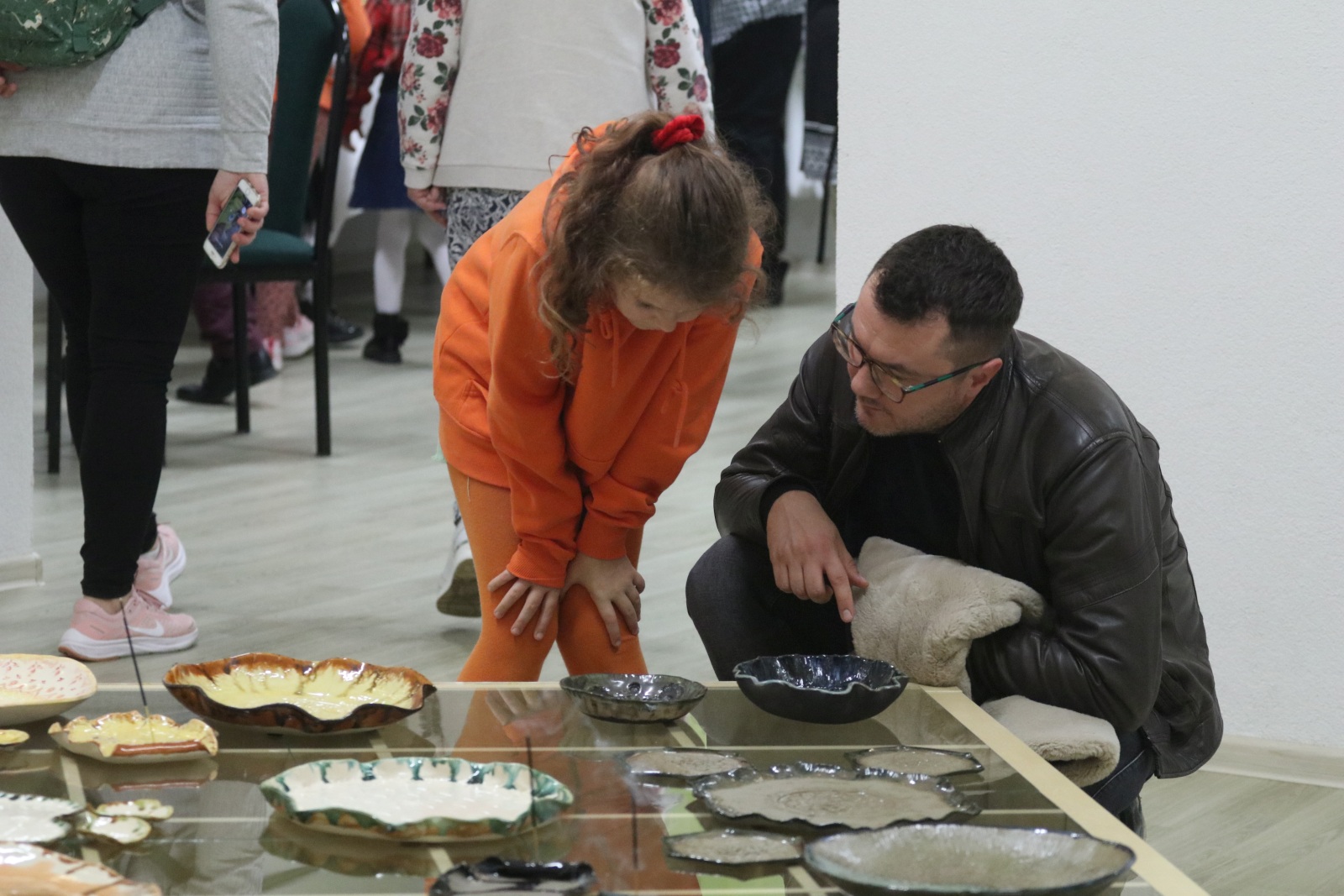 W Domu Kultury Atrium można podziwiać makramy i ceramikę