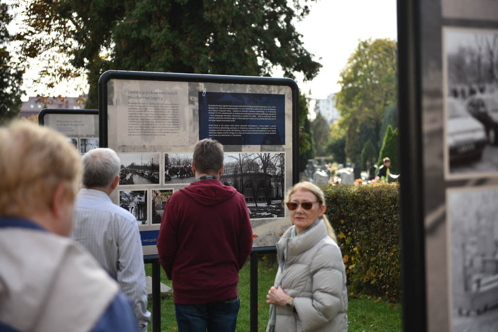 Legniczanie odkrywali tajemnice legnickiego cmentarza