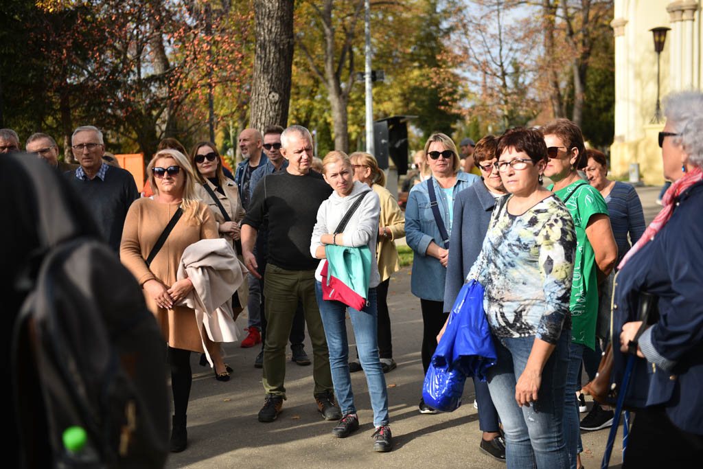 Legniczanie odkrywali tajemnice legnickiego cmentarza