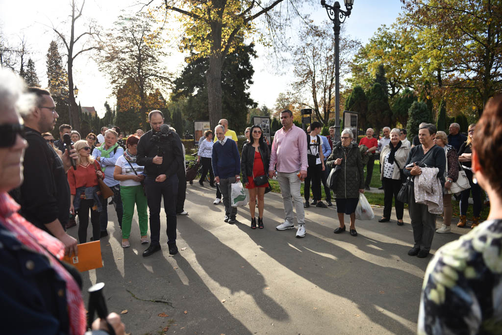 Legniczanie odkrywali tajemnice legnickiego cmentarza
