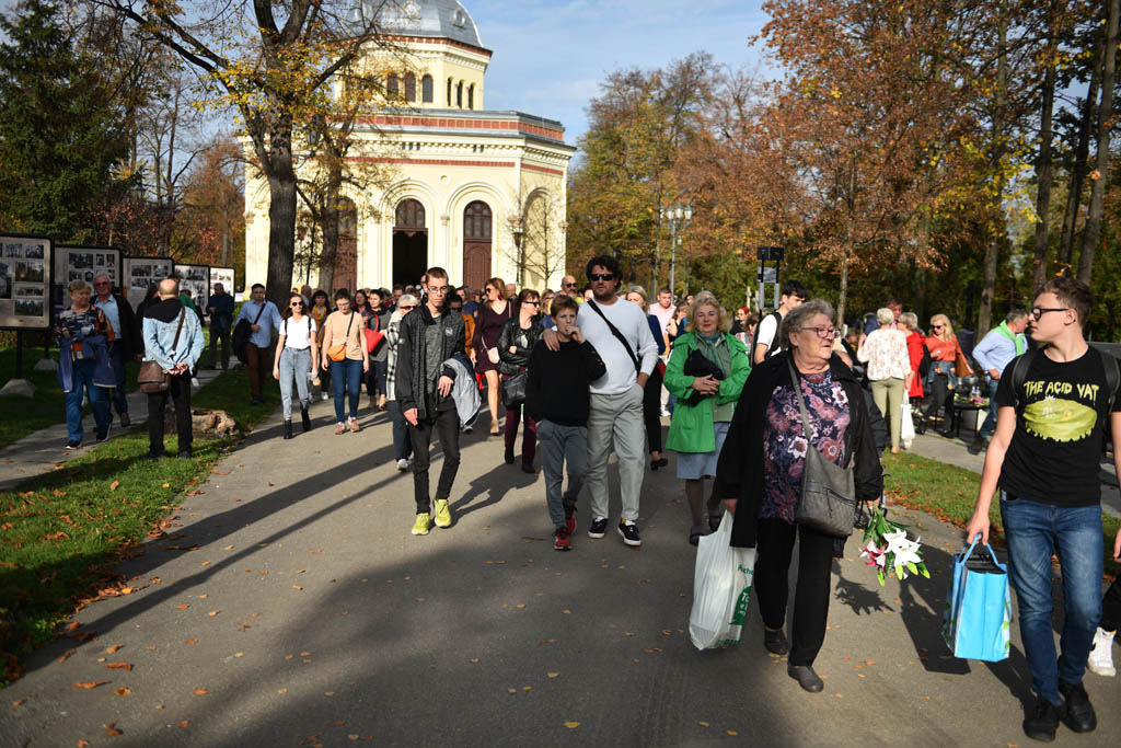 Legniczanie odkrywali tajemnice legnickiego cmentarza
