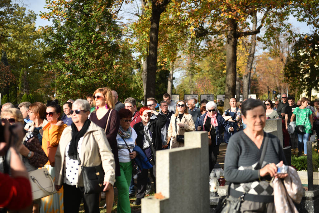 Legniczanie odkrywali tajemnice legnickiego cmentarza