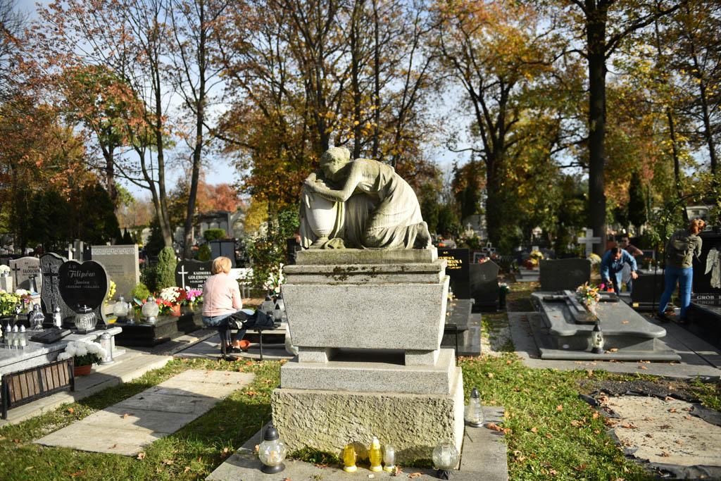 Legniczanie odkrywali tajemnice legnickiego cmentarza