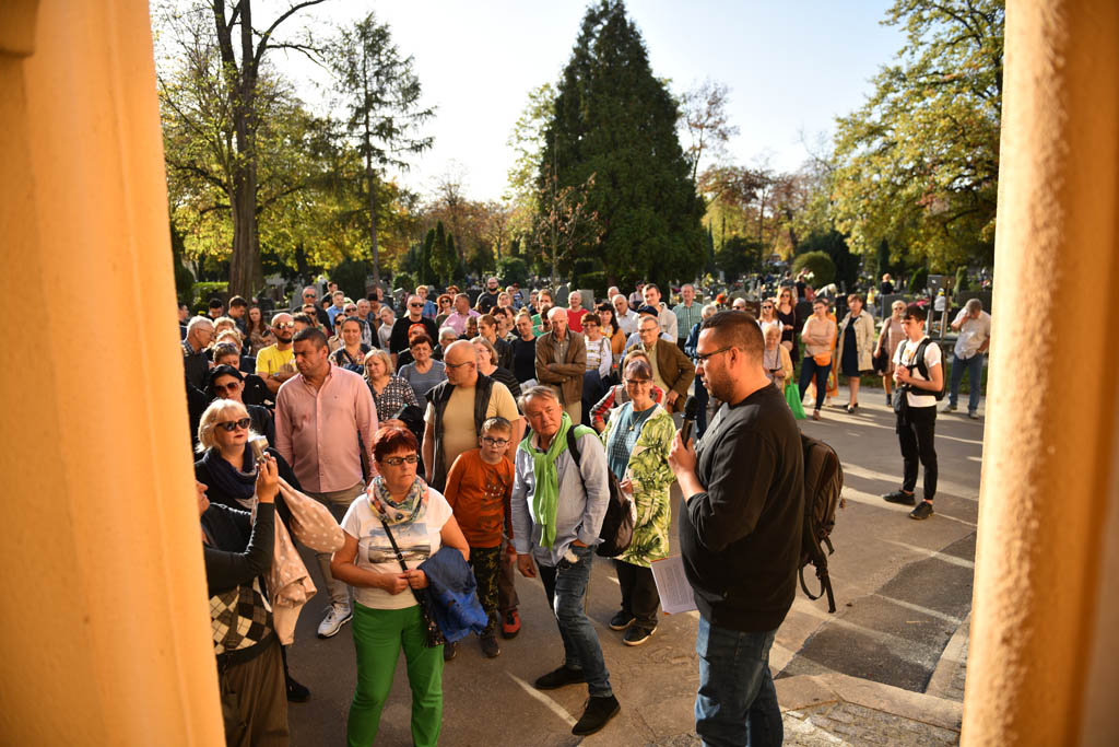 Legniczanie odkrywali tajemnice legnickiego cmentarza