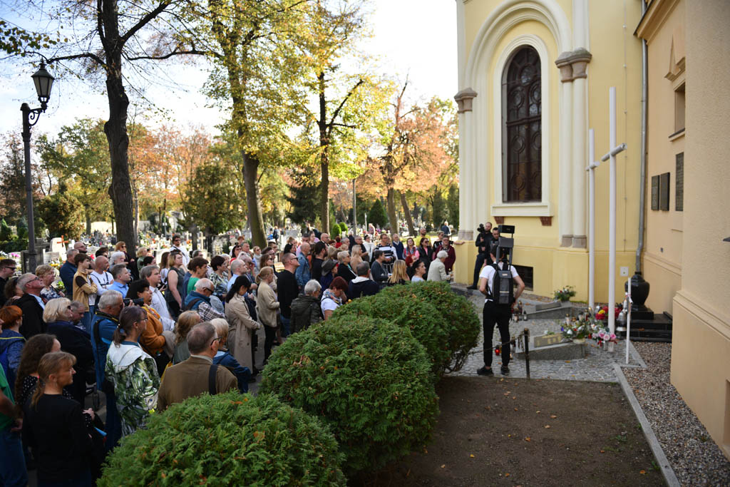 Legniczanie odkrywali tajemnice legnickiego cmentarza
