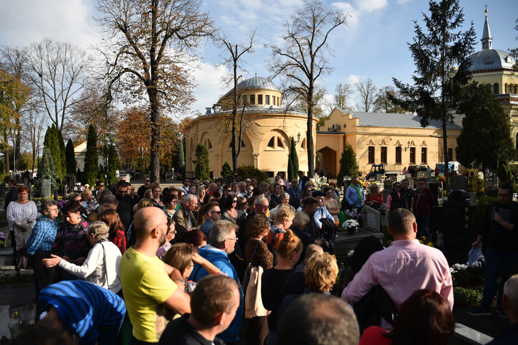 Legniczanie odkrywali tajemnice legnickiego cmentarza