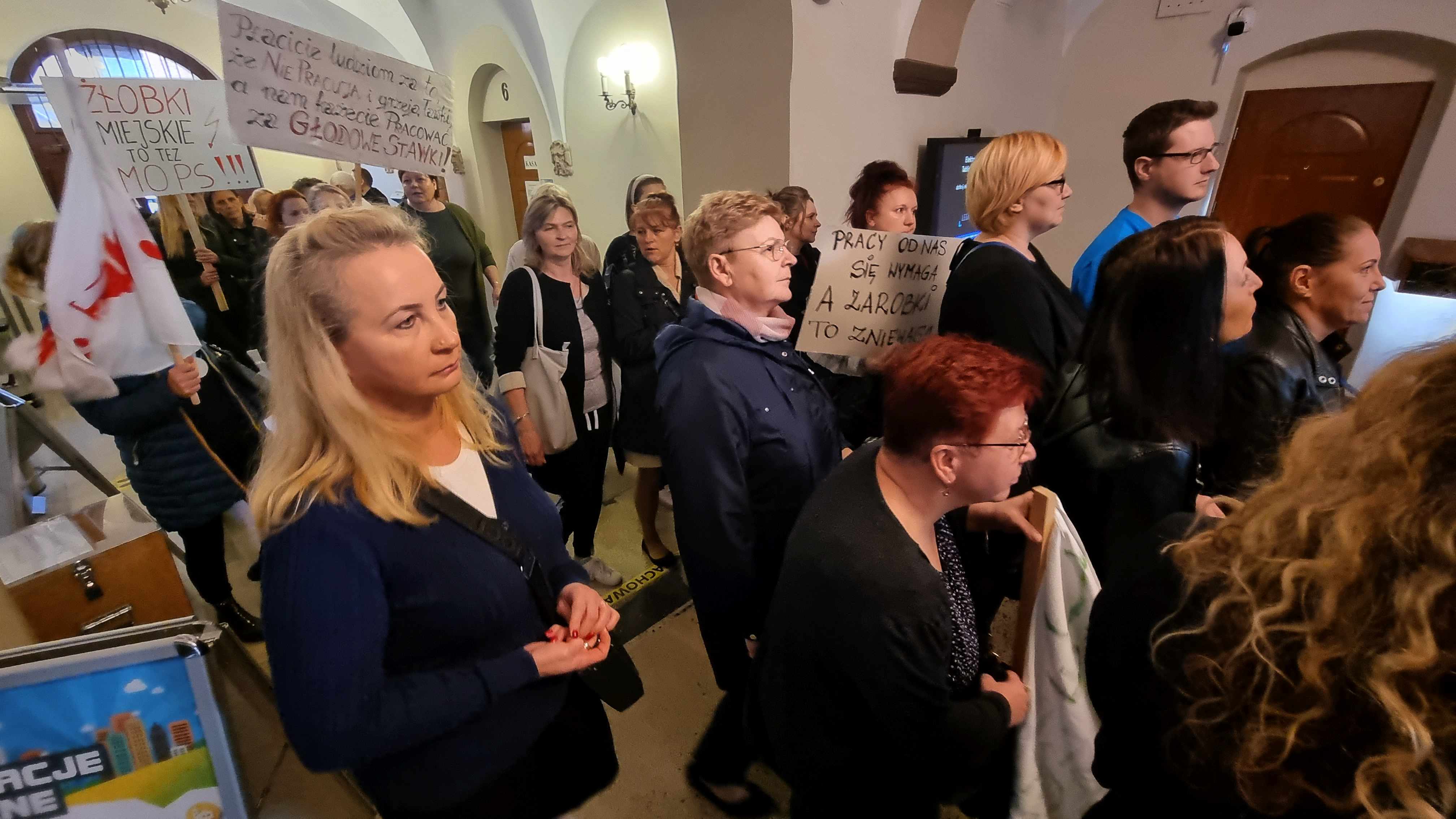 Protest pracowników Miejskiego Ośrodka Pomocy Społecznej