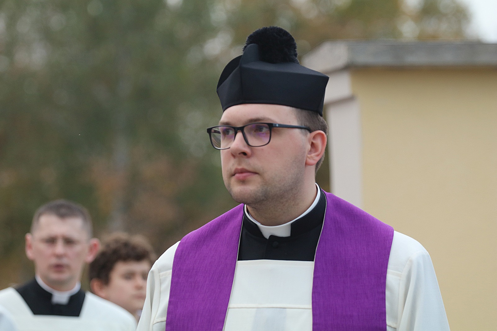Procesja wiernych przeszła przez legnicki cmentarz      
