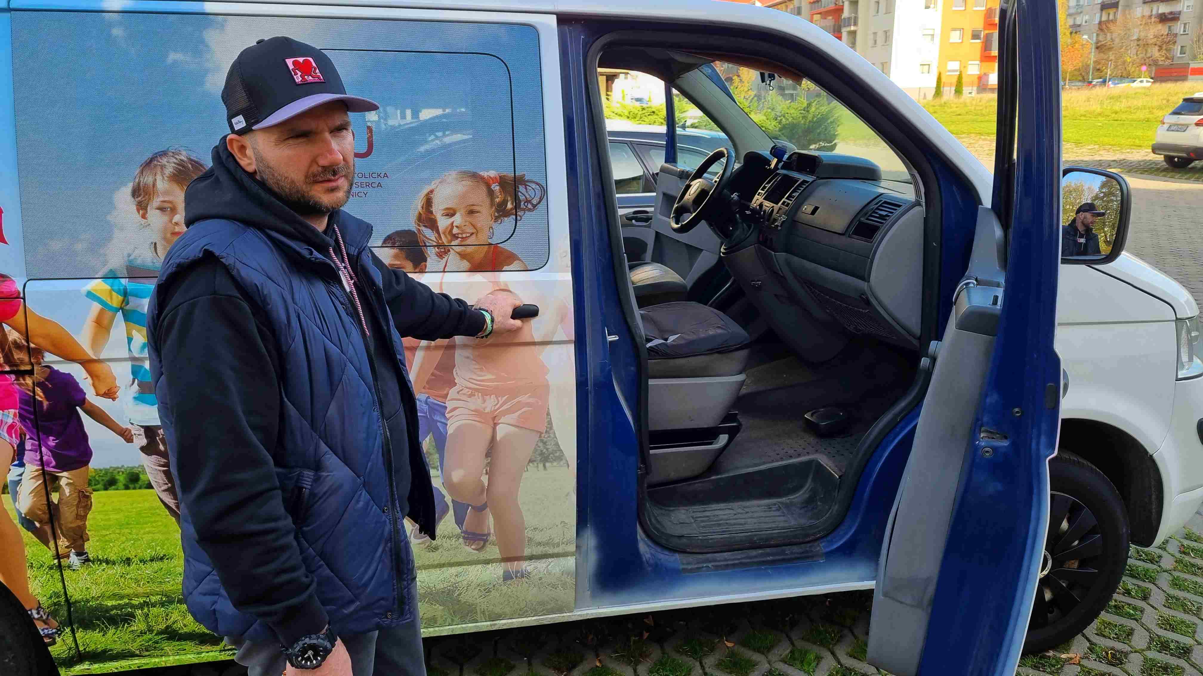 Bracia Collins wyremontowali samochód dla Stowarzyszenia Spynacz