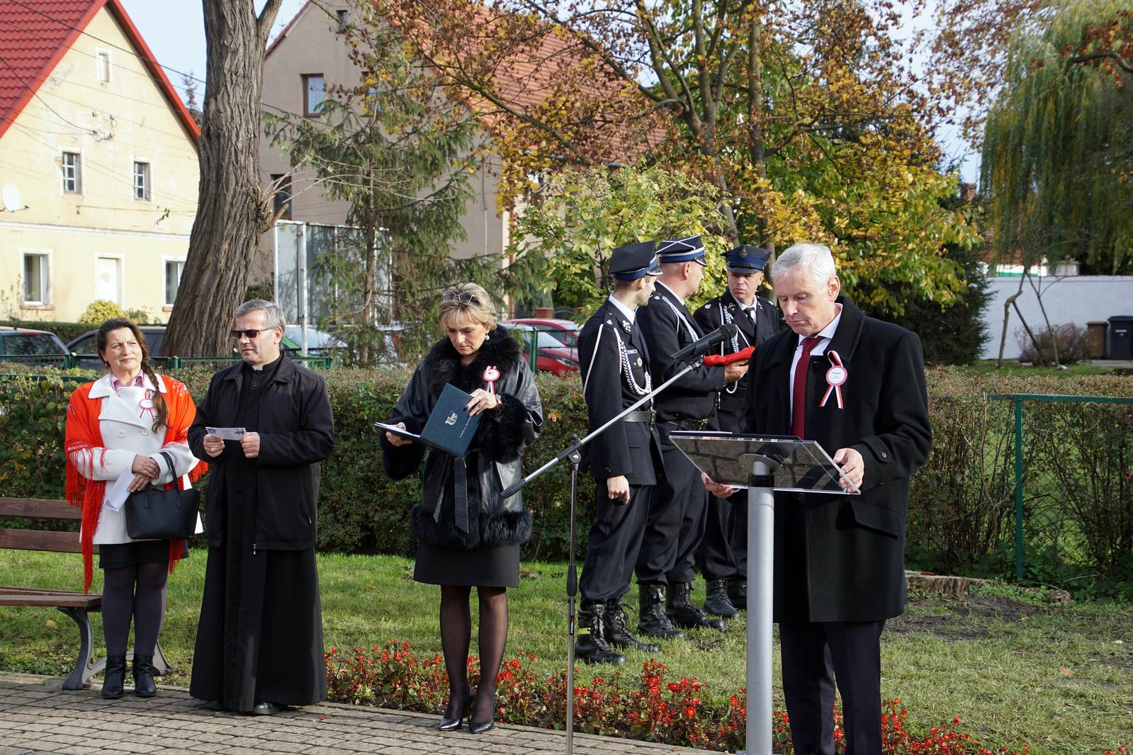W Kunicach wciągnęli flagę na maszt i zaśpiewali Hymn Polski