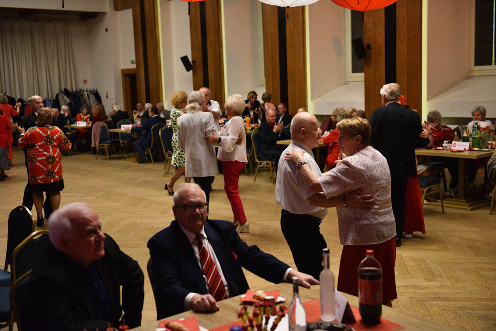 A u Piłsudskiego wielki raut. Bawili się seniorzy