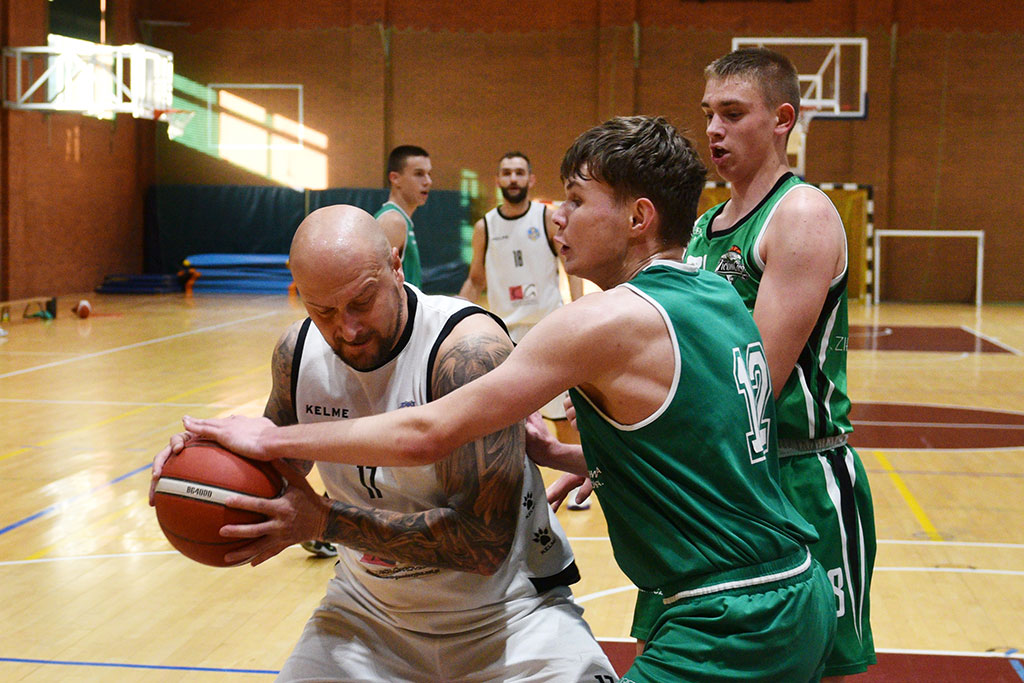 SKM Zastal Zielona Góra wysoko przegrał z legnickim Basketem