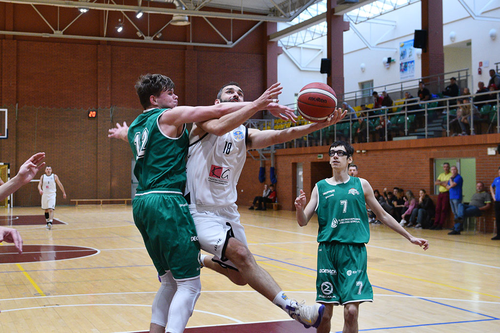 SKM Zastal Zielona Góra wysoko przegrał z legnickim Basketem