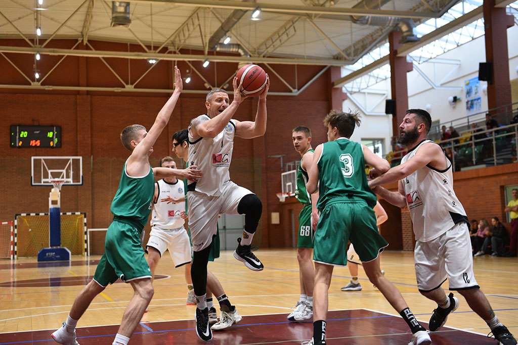 SKM Zastal Zielona Góra wysoko przegrał z legnickim Basketem