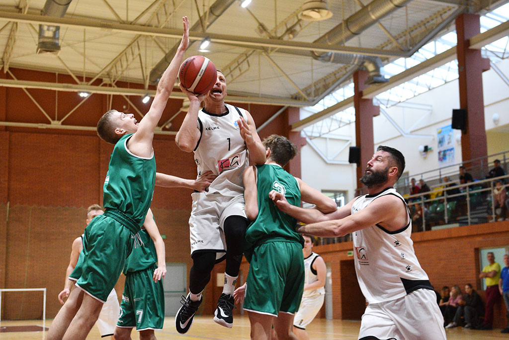 SKM Zastal Zielona Góra wysoko przegrał z legnickim Basketem