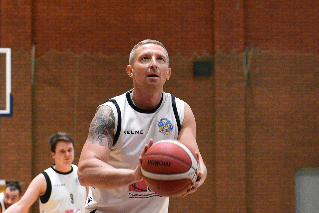 SKM Zastal Zielona Góra wysoko przegrał z legnickim Basketem