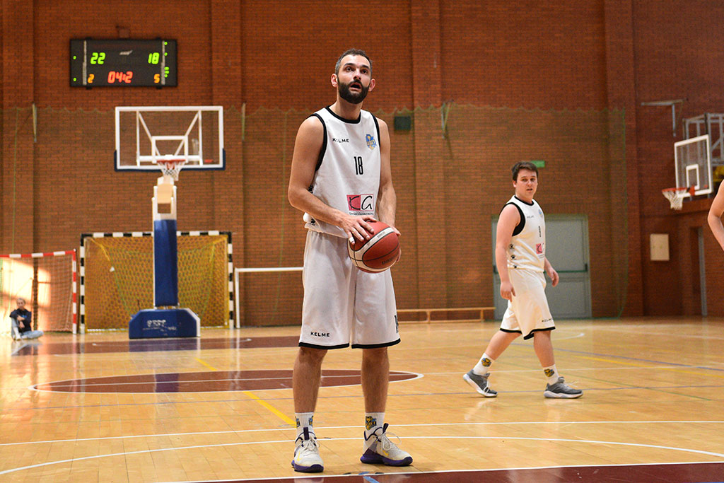 SKM Zastal Zielona Góra wysoko przegrał z legnickim Basketem