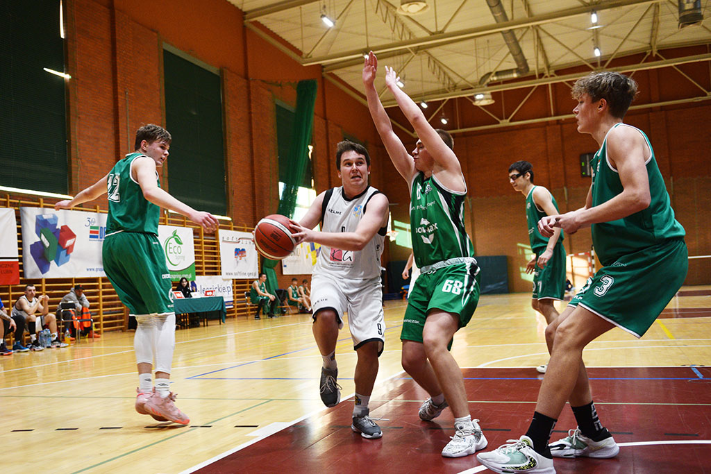 SKM Zastal Zielona Góra wysoko przegrał z legnickim Basketem