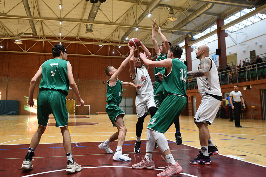 SKM Zastal Zielona Góra wysoko przegrał z legnickim Basketem