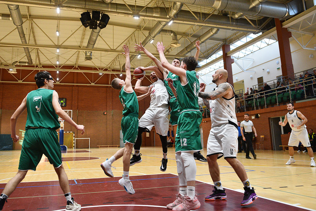 SKM Zastal Zielona Góra wysoko przegrał z legnickim Basketem
