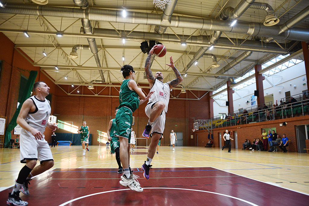 SKM Zastal Zielona Góra wysoko przegrał z legnickim Basketem