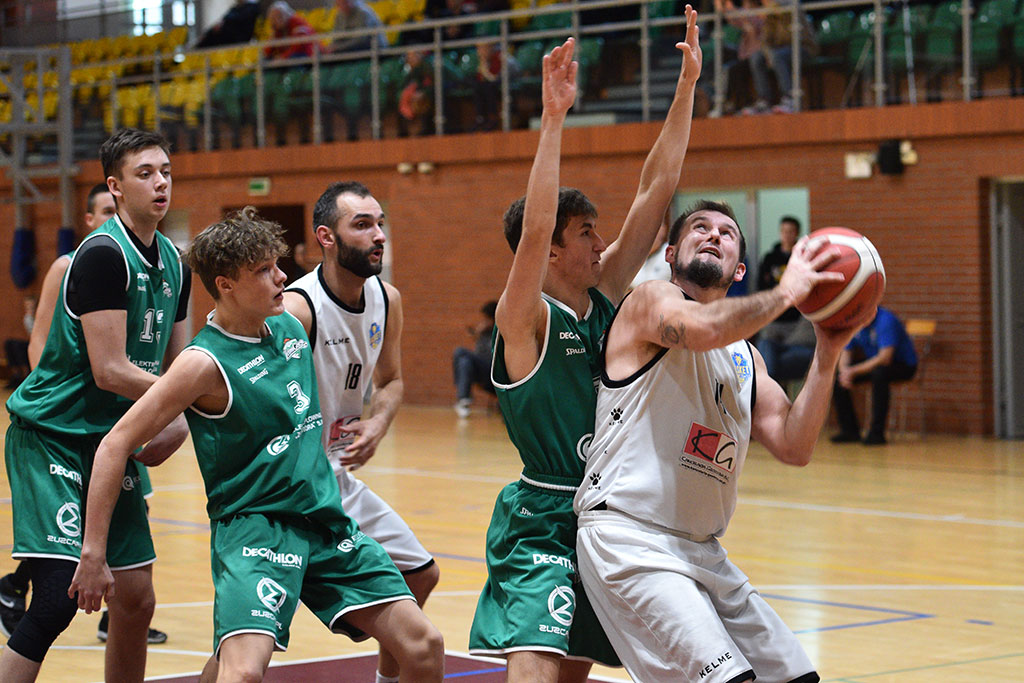 SKM Zastal Zielona Góra wysoko przegrał z legnickim Basketem