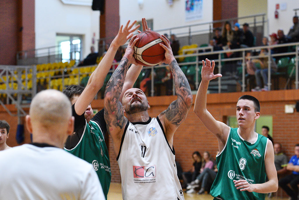 SKM Zastal Zielona Góra wysoko przegrał z legnickim Basketem