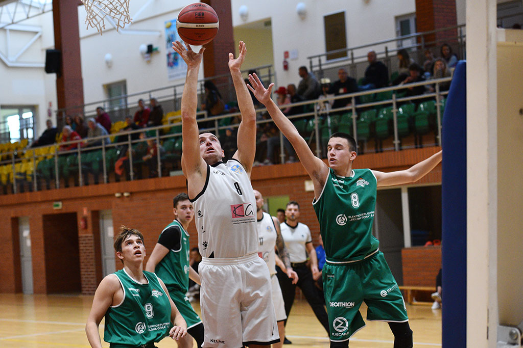 SKM Zastal Zielona Góra wysoko przegrał z legnickim Basketem